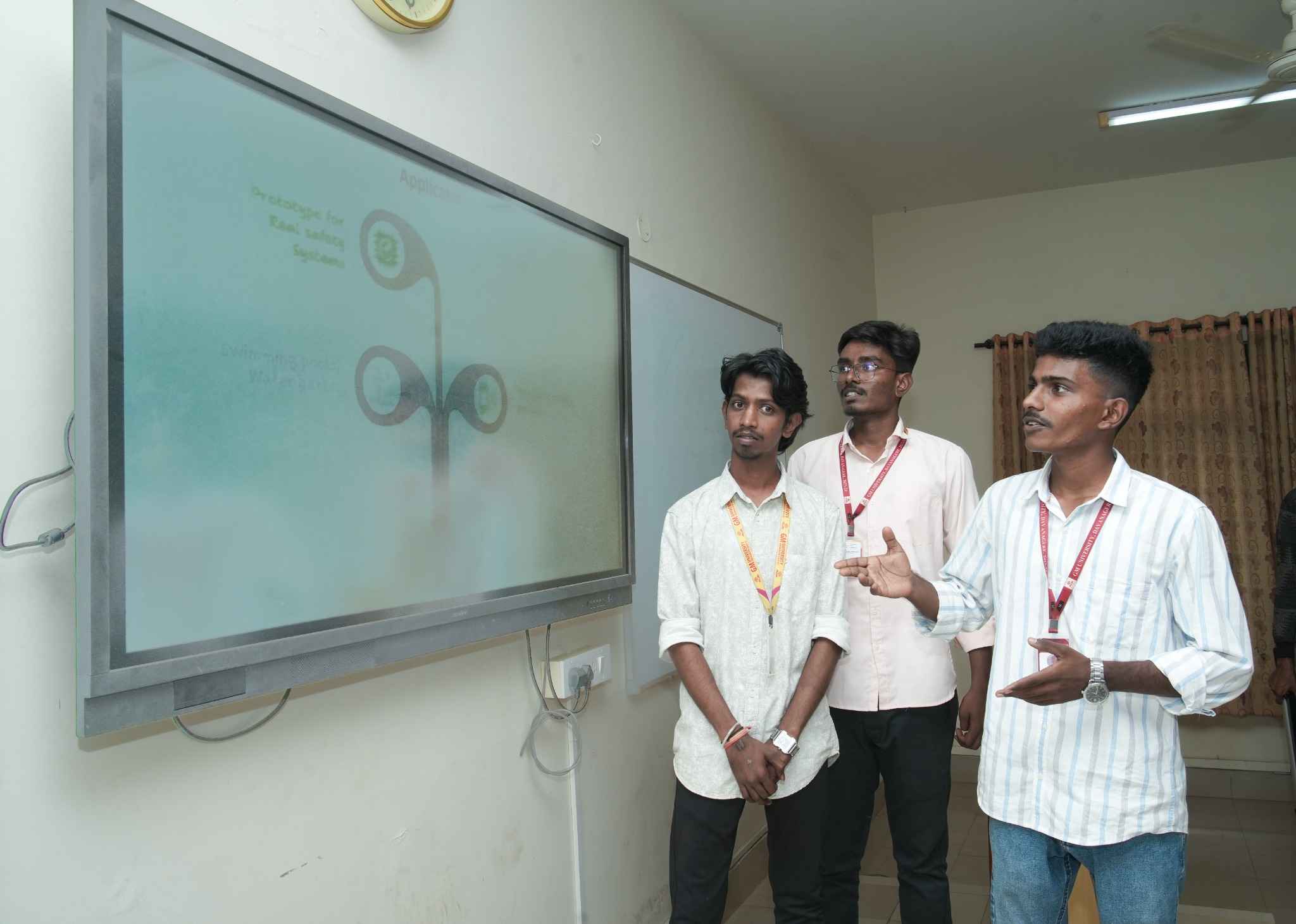 Students making a presentation – photo 4